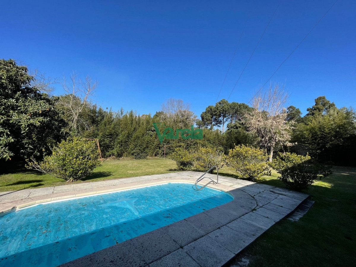 Casa ID.21874 - Casa de 4 dormitorios y 3 baños con piscina en La Floresta 