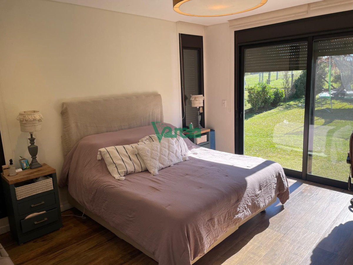 Casa ID.22630 - Venta casa en Mirador de la Tahona, 3 y servicio, 240 m2 en 1000 m2 de terreno