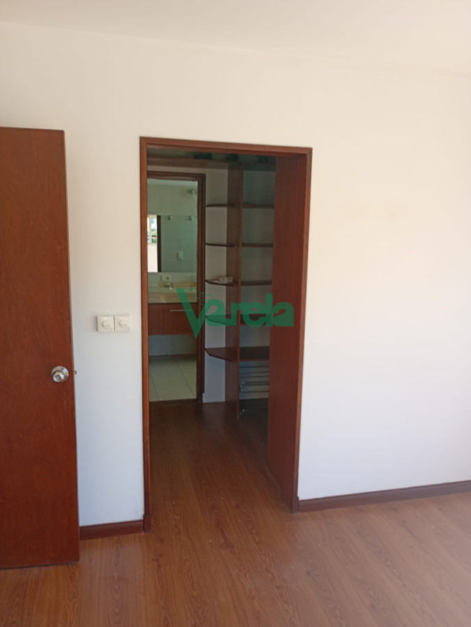 Casa ID.23170 - Venta Casa Carrasco norte, 6 dormitorios, 5baños, en 2 plantas 