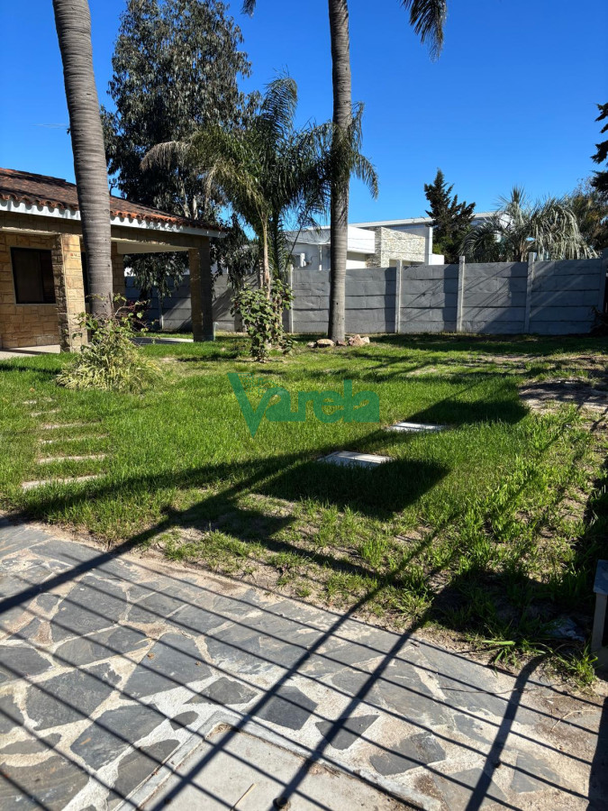 Casa ID.22757 - Alquiler de muy buena casa en Shangrila sur, 4 dormitorios, 3 baños
