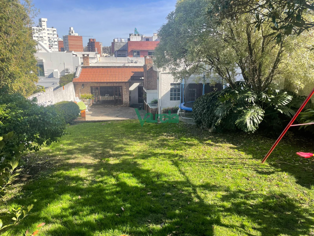 Casa ID.22715 - Venta casa Pocitos, 3 dorm,3 baños, estar enorme con hogar a leña, escritorio, fondo,padrón único,garaje