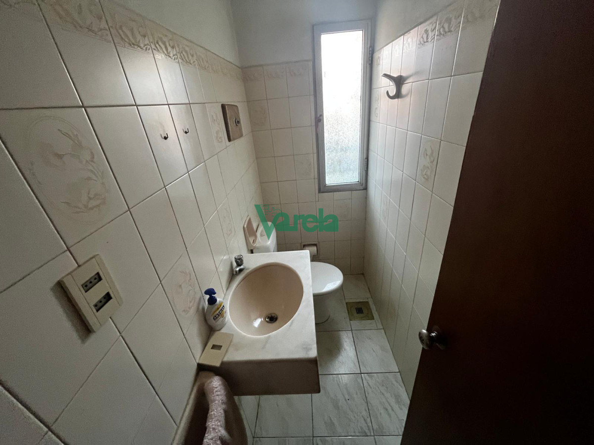 Casa ID.22363 - Venta casa Lagomar sur 5 dormitorios 3 baños . mas barbacoa con servicio 