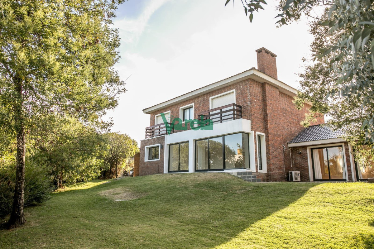 Casa ID.22898 - Casa en Alquiler Barrio privado Carmel 5 dormitorios 5 baños