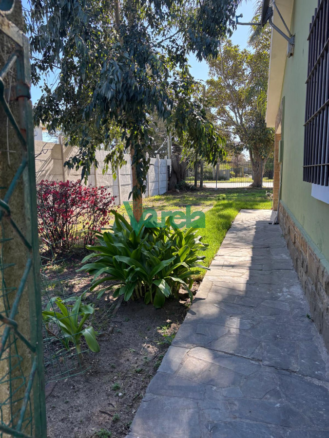 Casa ID.22757 - Alquiler de muy buena casa en Shangrila sur, 4 dormitorios, 3 baños