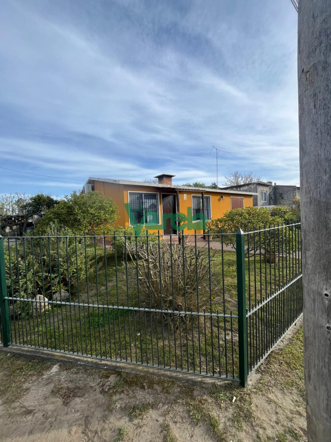 Casa ID.22779 - Casa en venta en Salinas, 2 dormitorios, garaje, barbacoa y demas
