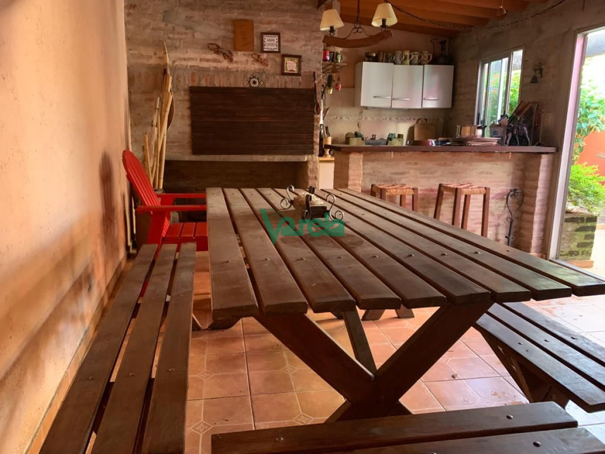Casa ID.21721 - Venta de casa, Pando, 3 dormitorios, a pocas cuadras del centro de Pando. Excelente estado