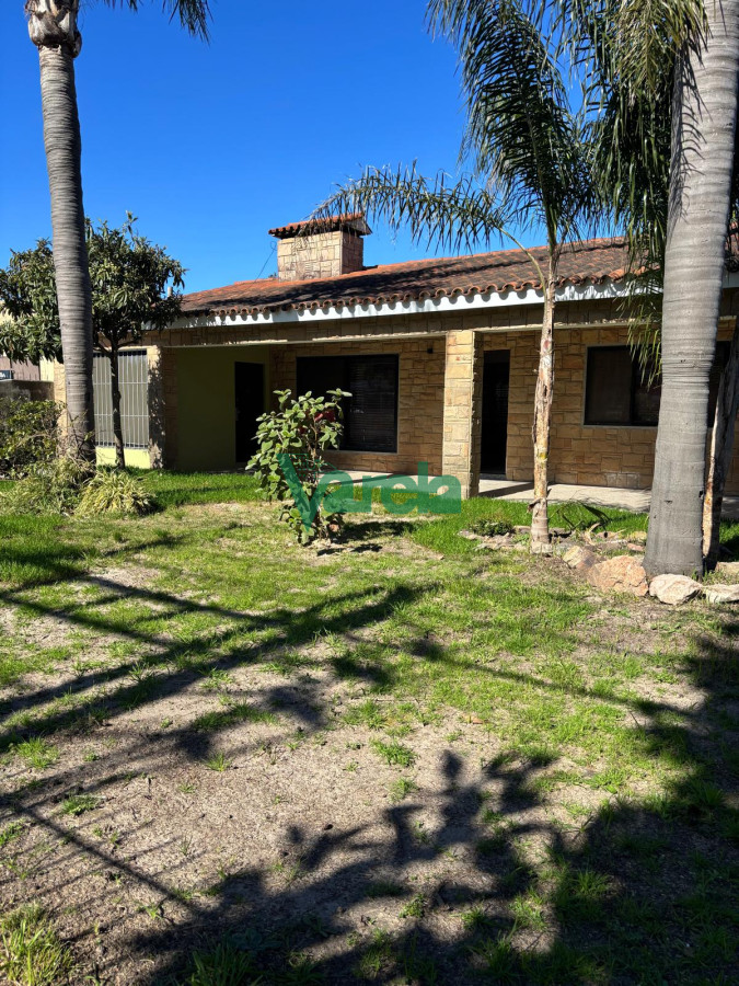 Casa ID.22757 - Alquiler de muy buena casa en Shangrila sur, 4 dormitorios, 3 baños
