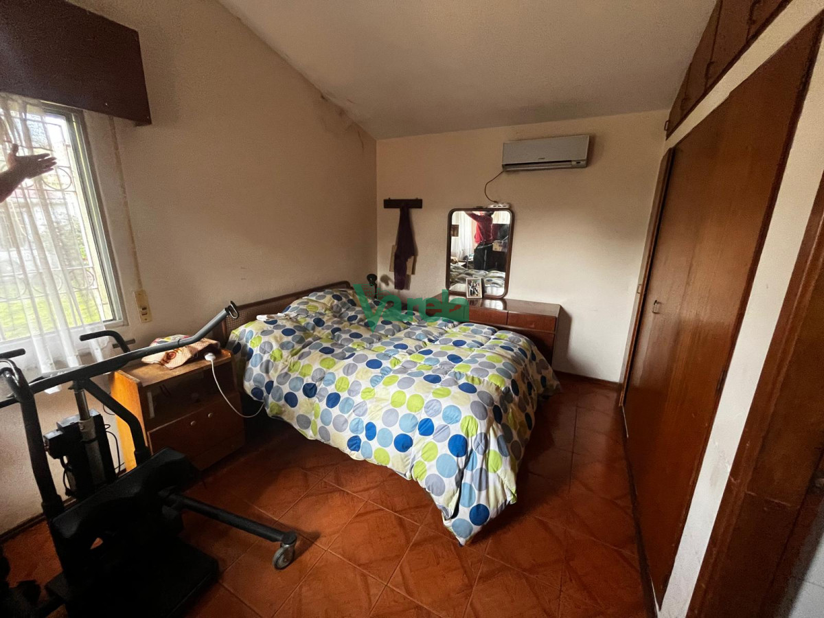 Casa ID.22363 - Venta casa Lagomar sur 5 dormitorios 3 baños . mas barbacoa con servicio 