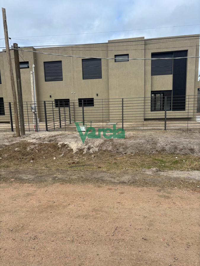 Casa ID.22621 -  Venta casa a estrenar en Shangrila, a 1 de Rambla y fondo parrillero 