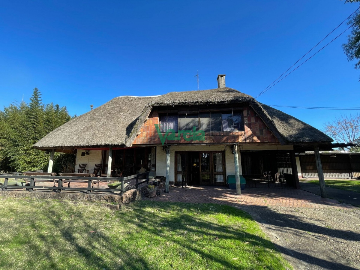 Casa ID.21874 - Casa de 4 dormitorios y 3 baños con piscina en La Floresta 