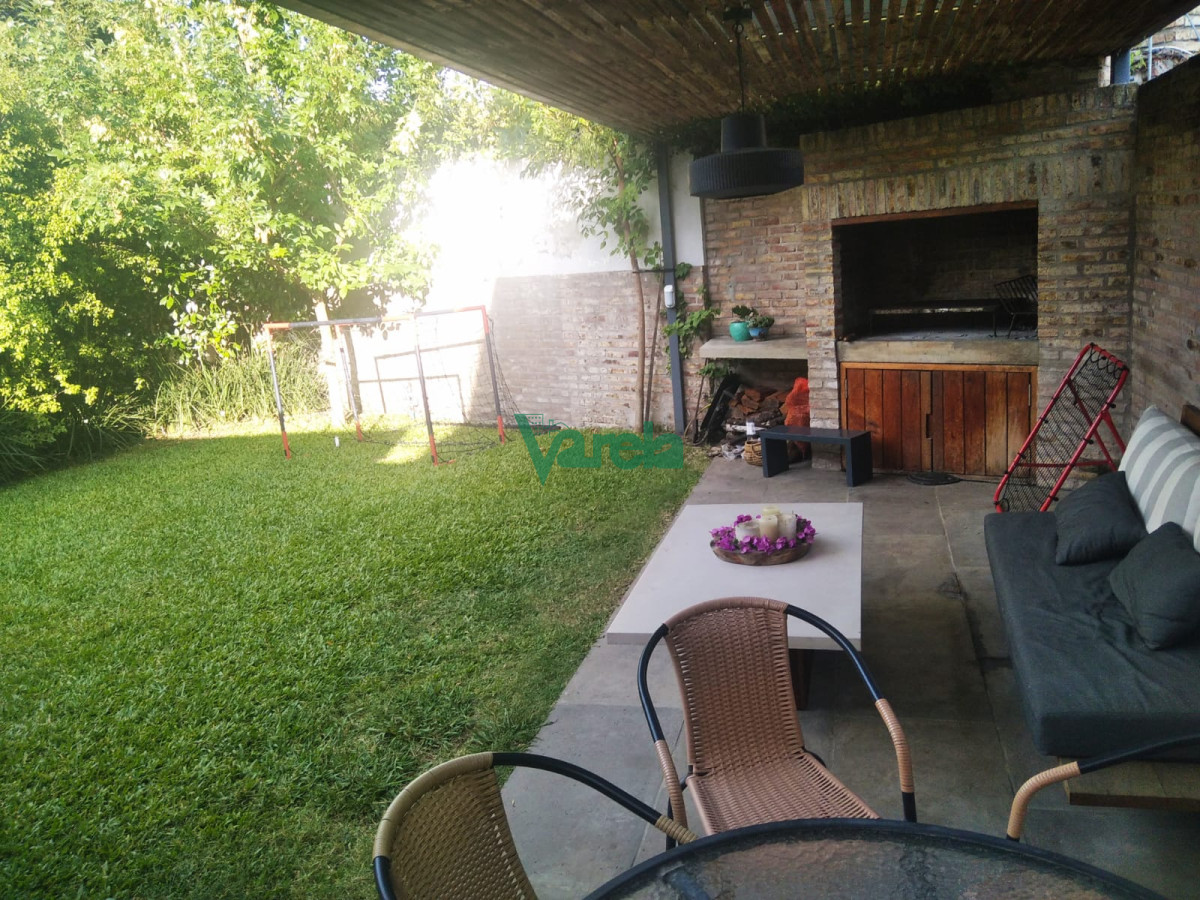 Casa ID.22490 - Venta casa Punta Gorda, 3 dormitorios, estar, jardín, fondo, barbacoa