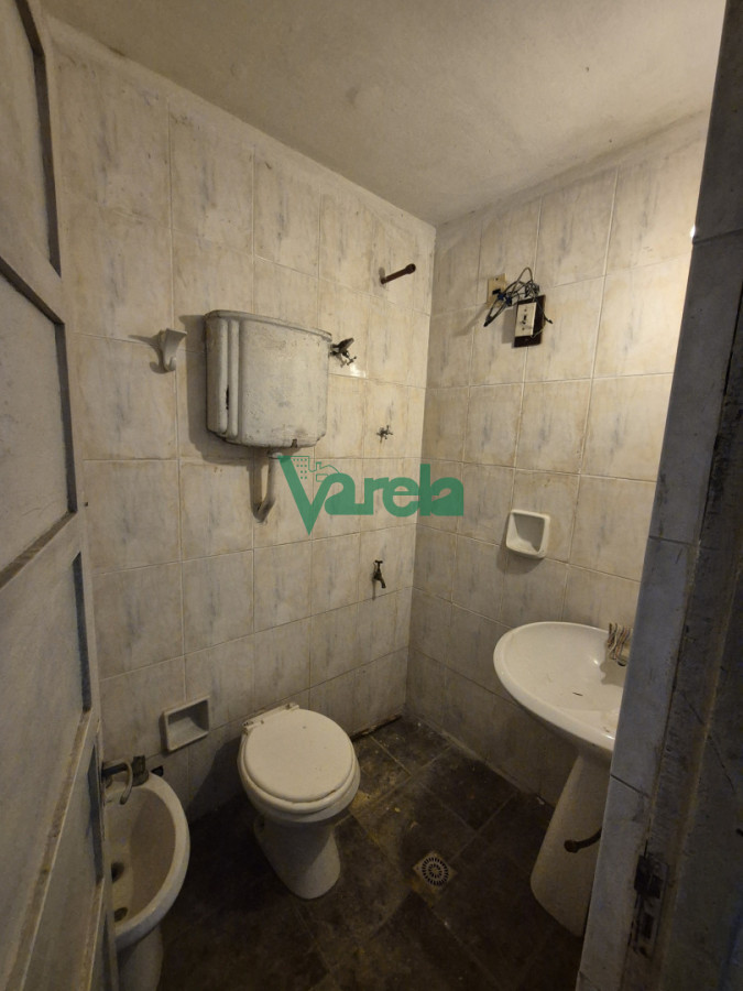 Casa ID.23190 - Venta casa 7 dormitorios, 4 baños, Aguada, Gral Flores y M.Garcia 
