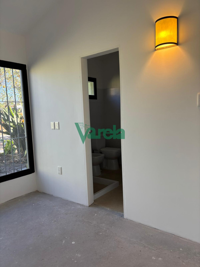 Casa ID.22659 - Excelente chale de tejas sobre avenida