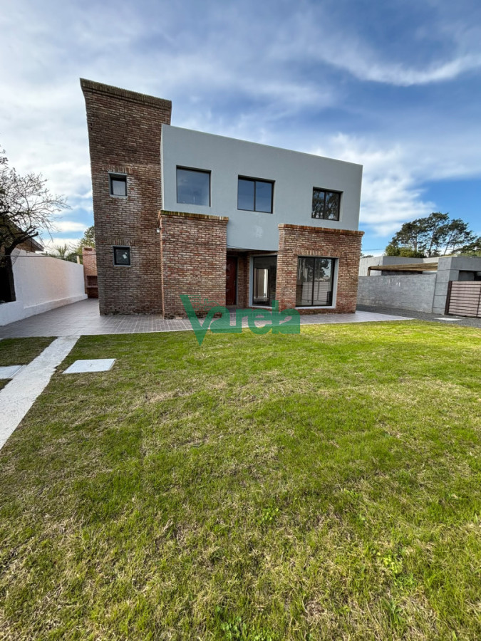 Casa ID.23153 - Casa en venta a estrenar en Lomas de Solymar 5 dormitorios 2 baños