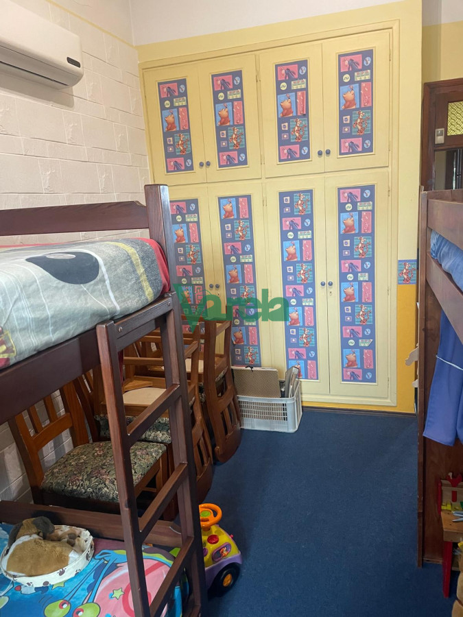 Casa ID.22715 - Venta casa Pocitos, 3 dorm,3 baños, estar enorme con hogar a leña, escritorio, fondo,padrón único,garaje