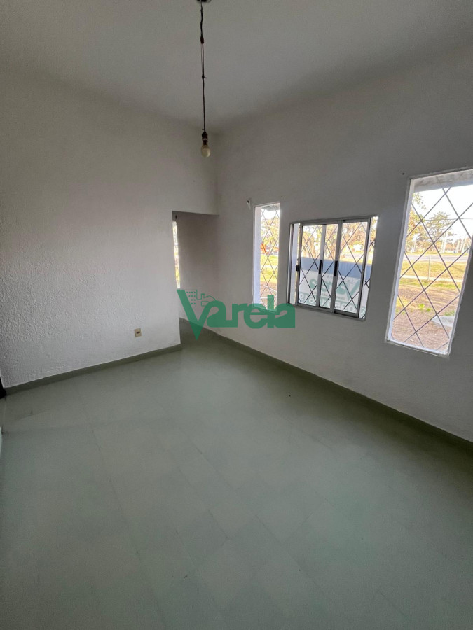 Casa ID.22737 - Casa en alquiler en Salinas, de 2 dormitorios y demas, terreno cercado