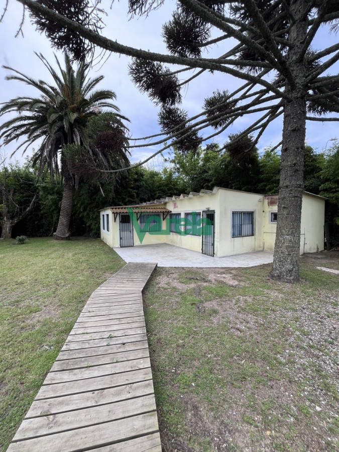 Casa ID.22041 - Casa ,local en venta Pinar sur sobre principal!