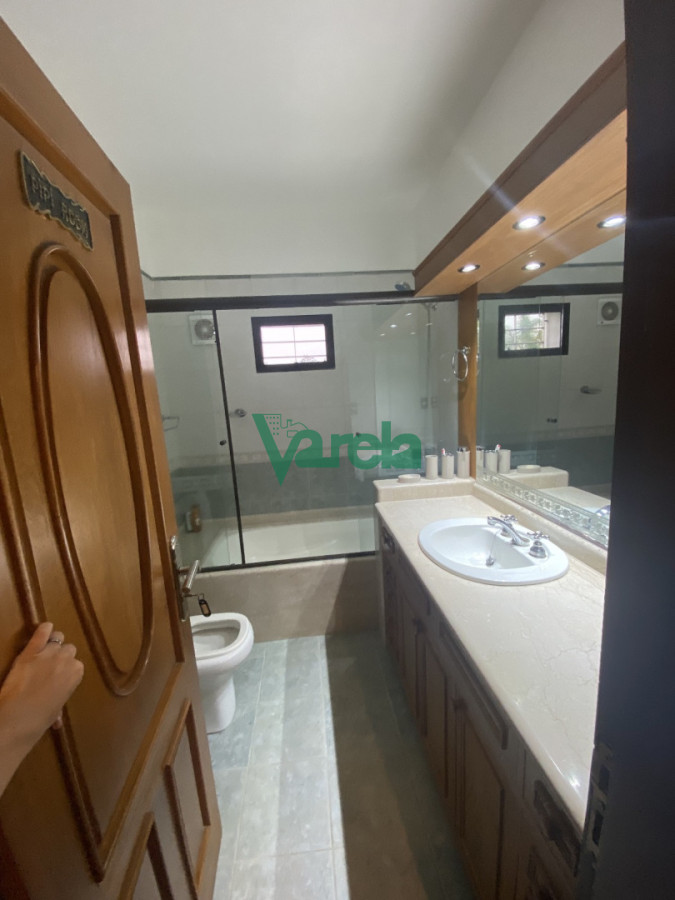Casa ID.22829 - Venta de casa de 4 dormitorios 2 baños en Bello Horizonte con piscina