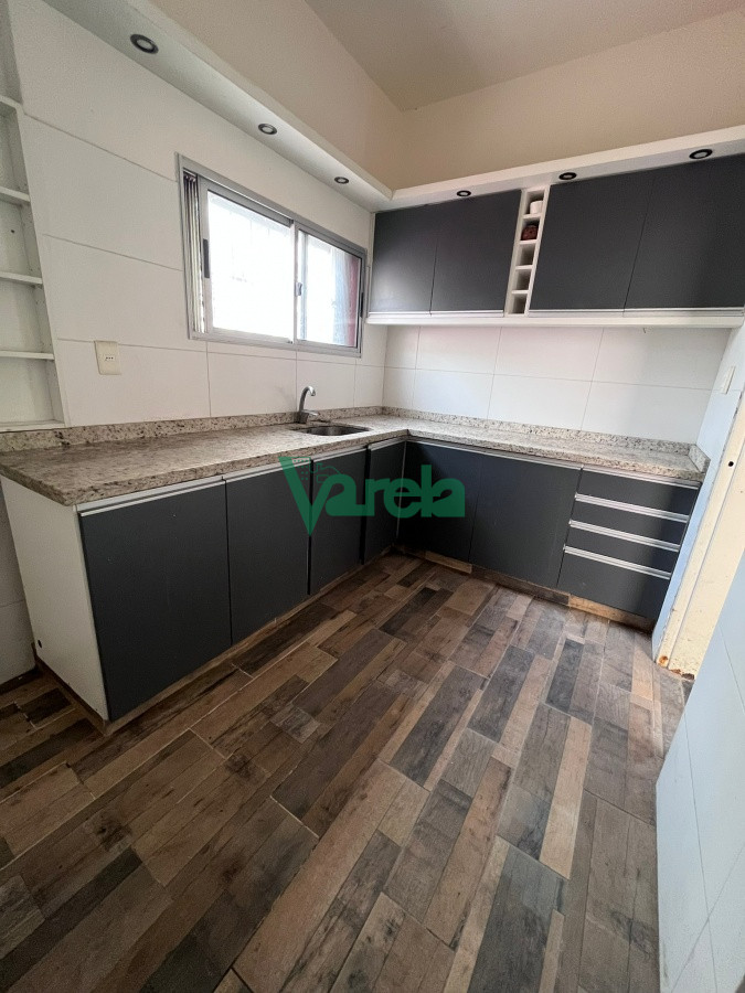 Casa ID.21629 - Venta de casa con renta en La Blanqueada, 3 dorm, 2 baños, patio gde