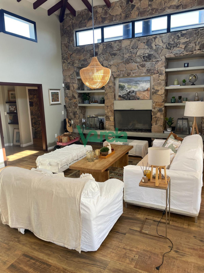 Casa ID.22630 - Venta casa en Mirador de la Tahona, 3 y servicio, 240 m2 en 1000 m2 de terreno