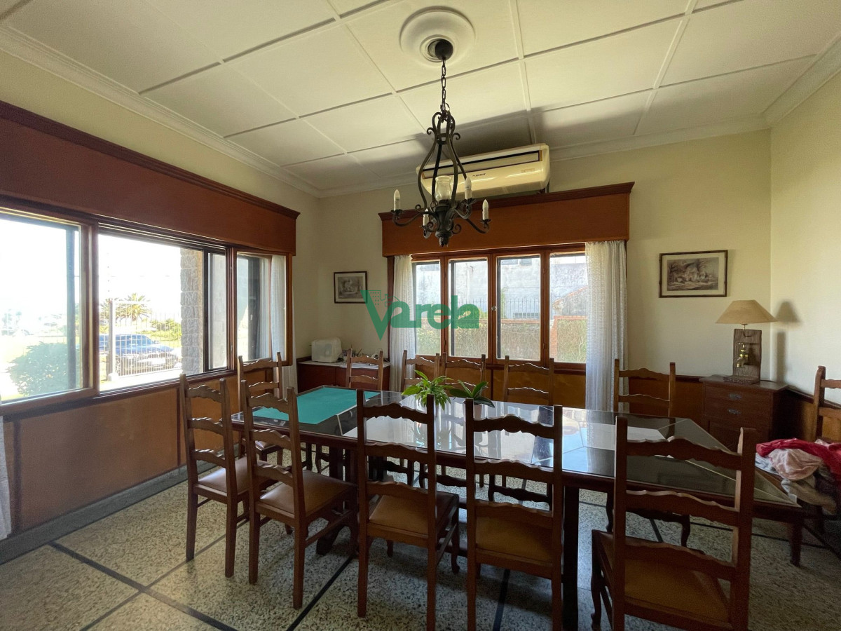 Casa ID.21719 - Venta casa en Atlantida, 4 dorm, 3 baños, estufa leña, vista al mar