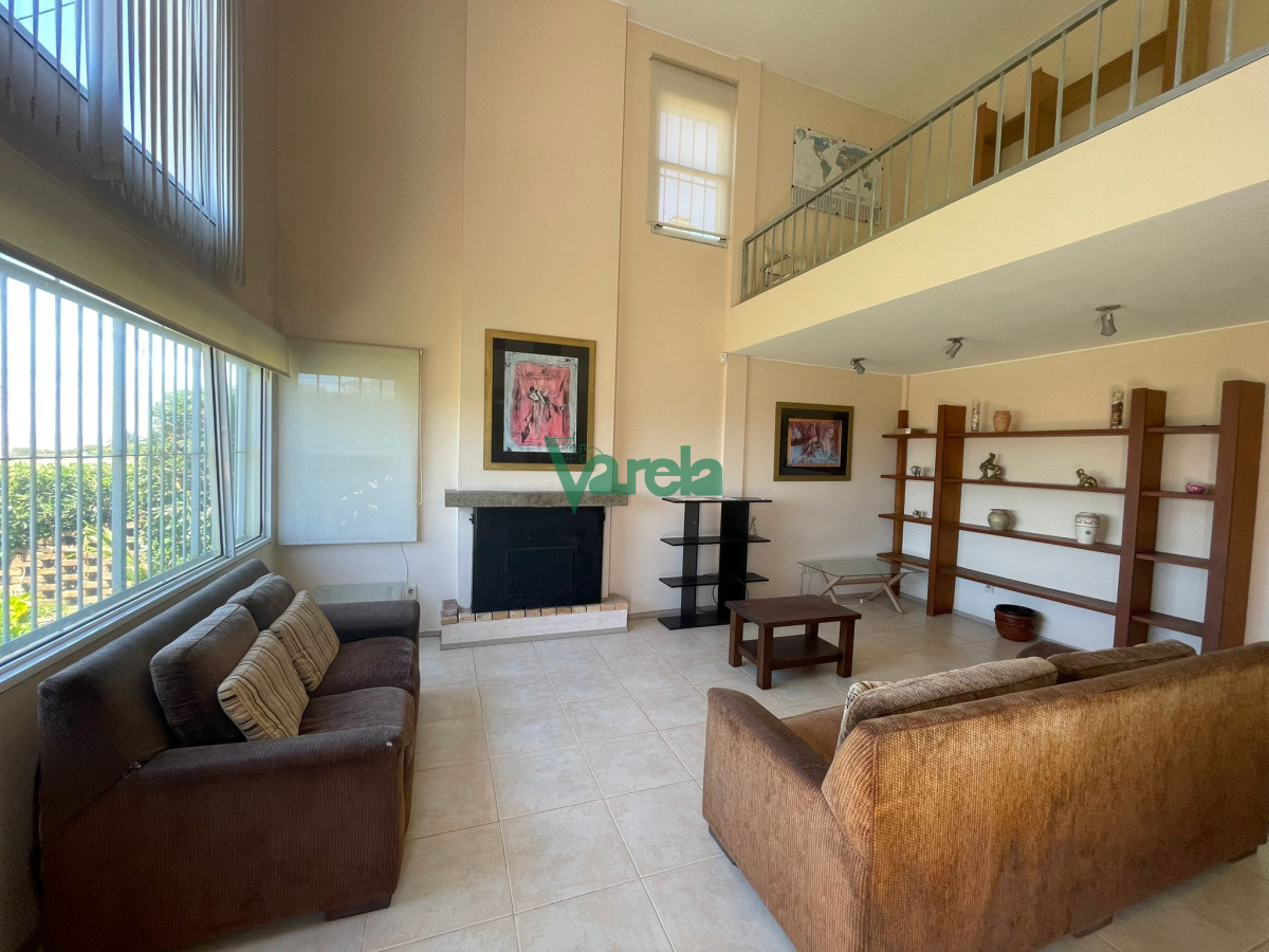 Casa ID.21984 - Casa de 4 dormitorios con piscina sobre la rambla de Atlantida