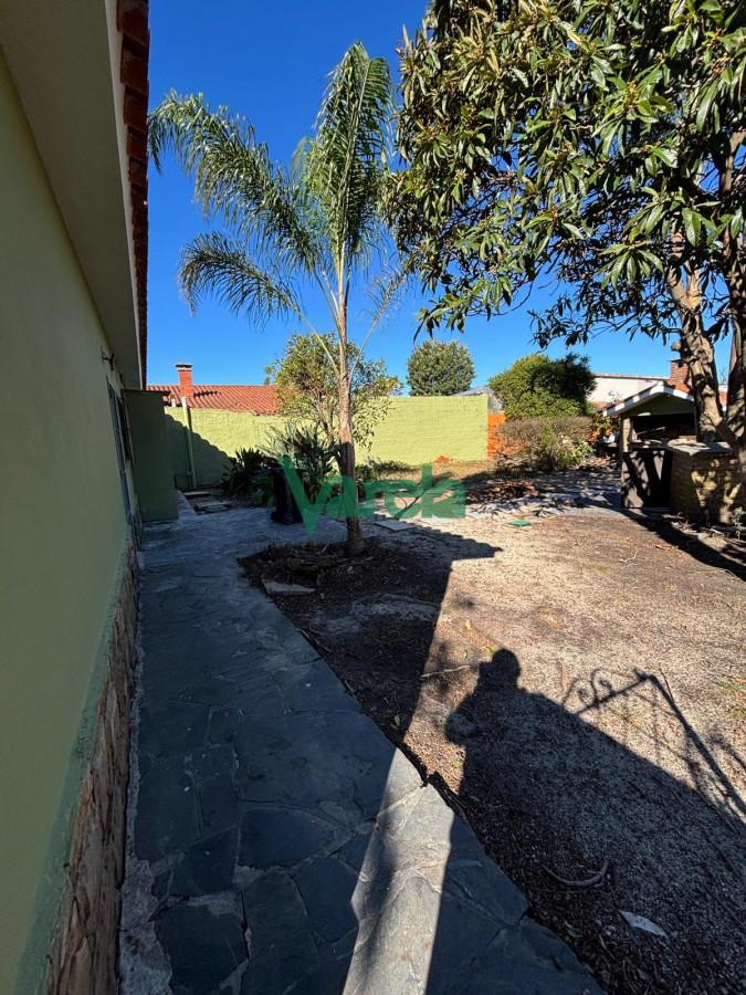 Casa ID.22659 - Excelente chale de tejas sobre avenida