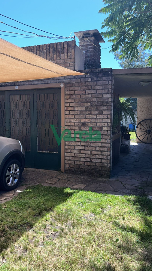 Casa ID.22417 - Casa Cuatro Dormitorios y Dos Baños al Sur 