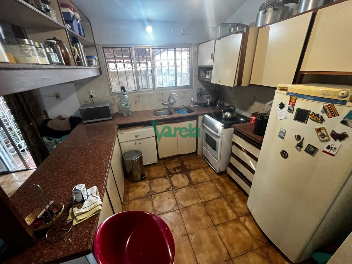 Casa ID.22363 - Venta casa Lagomar sur 5 dormitorios 3 baños . mas barbacoa con servicio 
