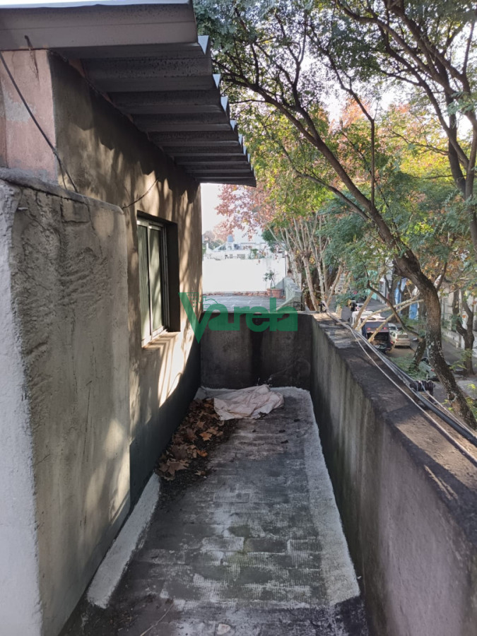 Casa ID.23075 - Casa en venta, Cordon sur, padron unico, a reciclar con 5 dorm