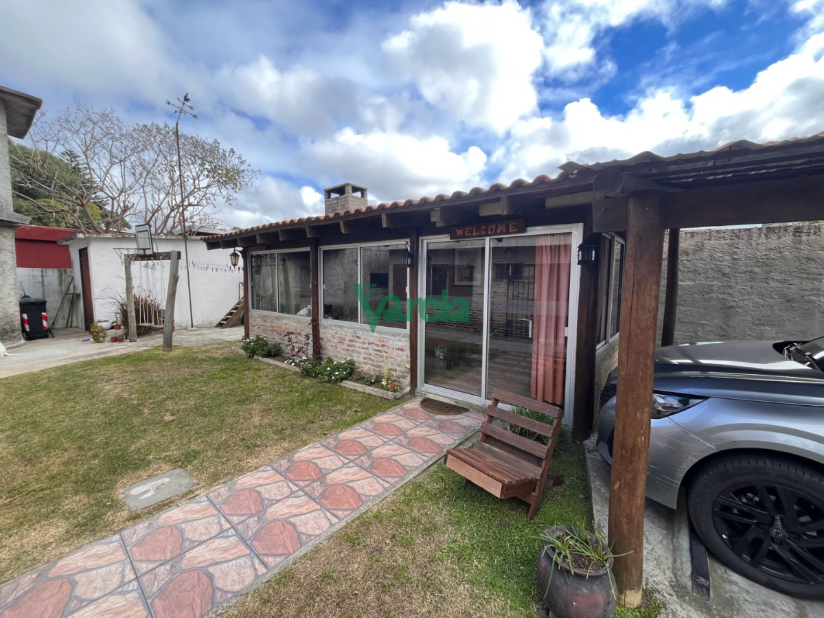 Casa ID.23074 - Casa en venta en Lagomar de 2 dormitorios, mas apto de 3 dorm