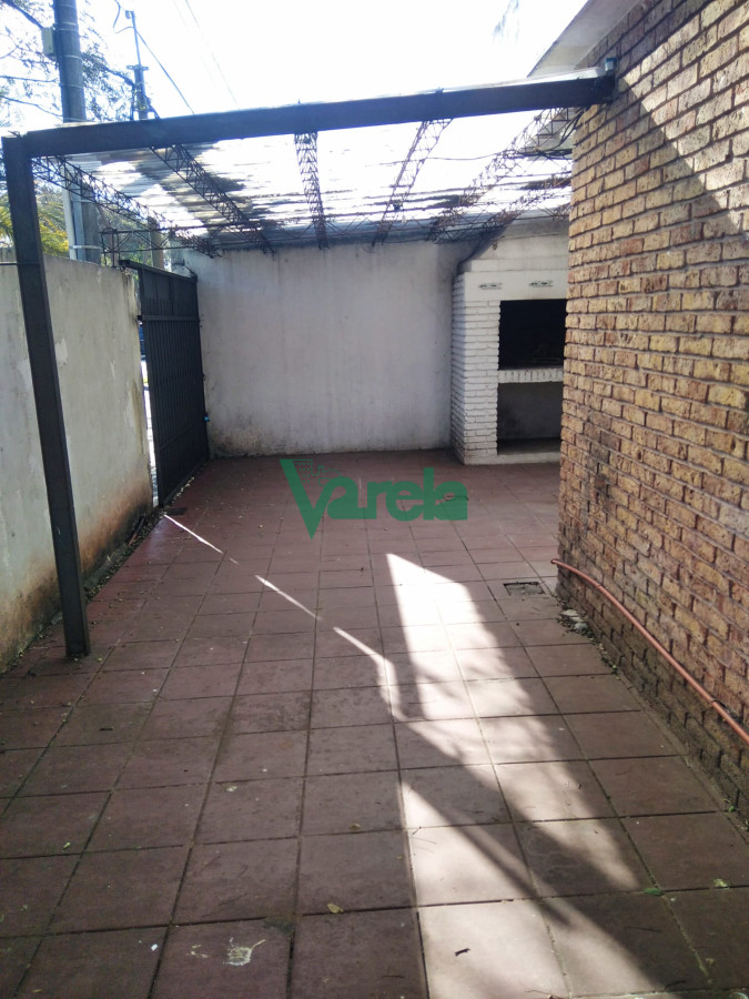 Casa ID.22662 - Venta casa Punta Gorda, 3 dorm, servicio, estar 2 baños, 2 garajes, padrón único muy cerca del mar