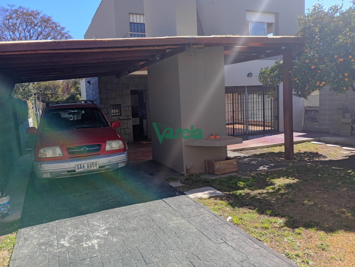 Casa ID.23170 - Venta Casa Carrasco norte, 6 dormitorios, 5baños, en 2 plantas 