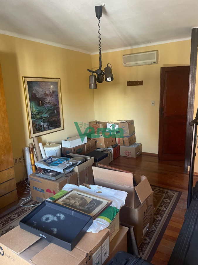 Casa ID.22715 - Venta casa Pocitos, 3 dorm,3 baños, estar enorme con hogar a leña, escritorio, fondo,padrón único,garaje