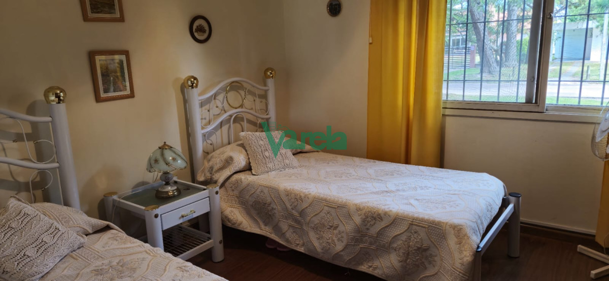 Casa ID.22504 - Casa en Atlántida, dos dormitorios y apartamento al fondo
