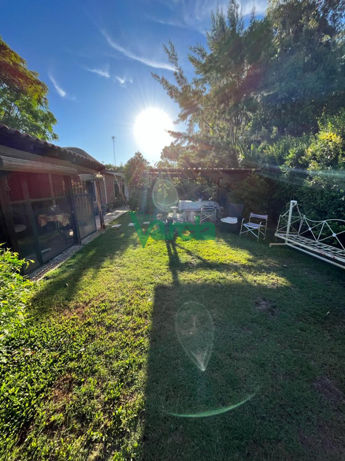 Casa ID.22020 - Venta de 2 casas en Salinas al Sur, 3 dormitorios, estufa leña, cochera x 3