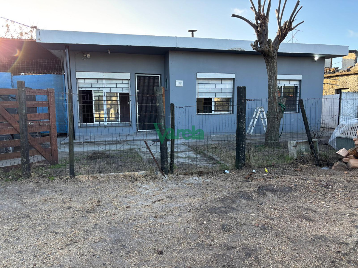 Casa ID.22722 - Casa en alquiler, Paso Carrasco, 3 dormitorios, living con estufa leña, parrillero.