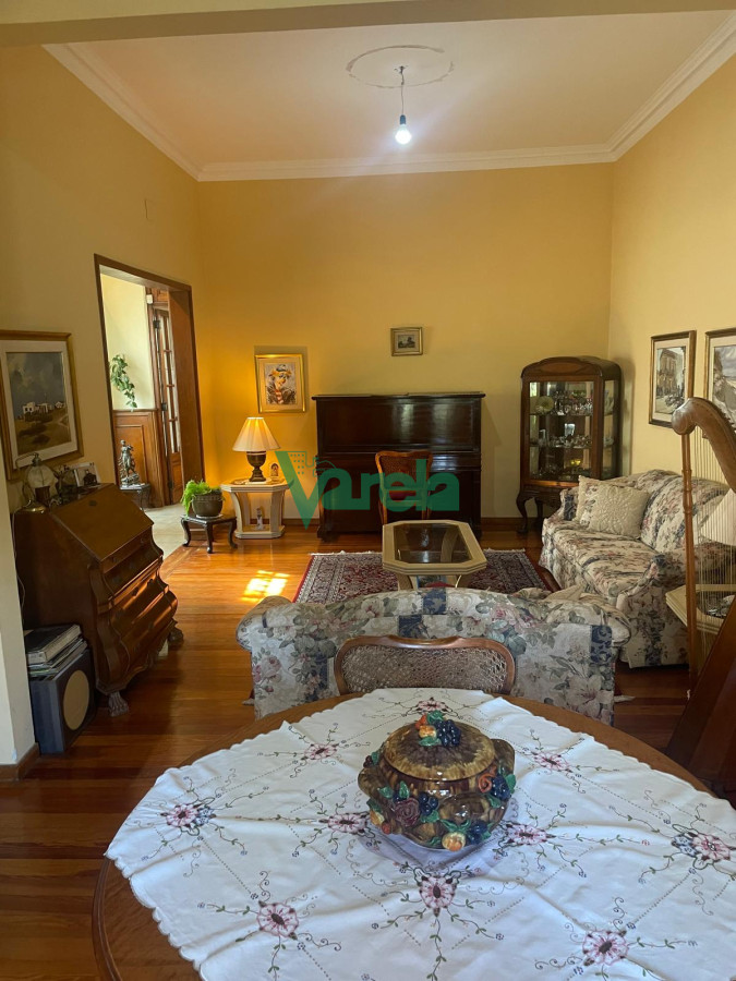 Casa ID.22715 - Venta casa Pocitos, 3 dorm,3 baños, estar enorme con hogar a leña, escritorio, fondo,padrón único,garaje