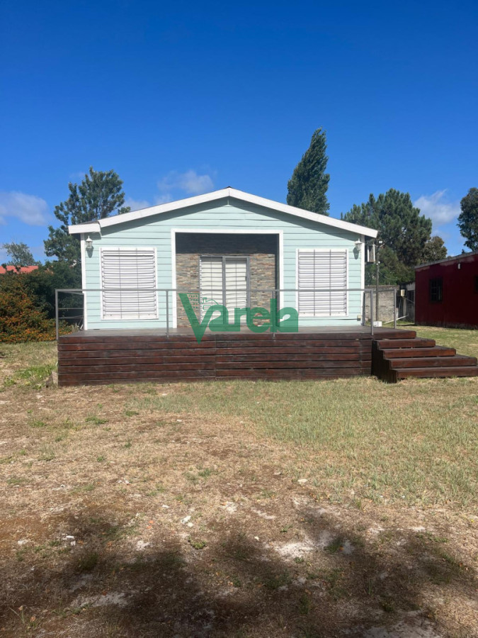 Casa ID.22928 - Casa en venta de 2 dormitorios, con estufa leña, en Pinamar Sur 