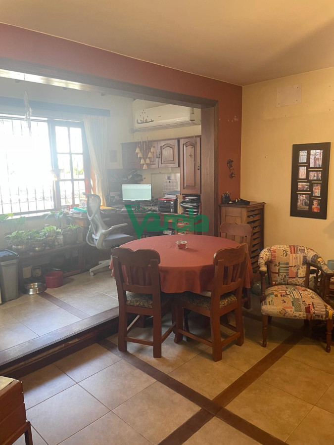 Casa ID.22715 - Venta casa Pocitos, 3 dorm,3 baños, estar enorme con hogar a leña, escritorio, fondo,padrón único,garaje