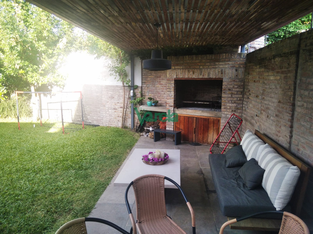 Casa ID.22490 - Venta casa Punta Gorda, 3 dormitorios, estar, jardín, fondo, barbacoa