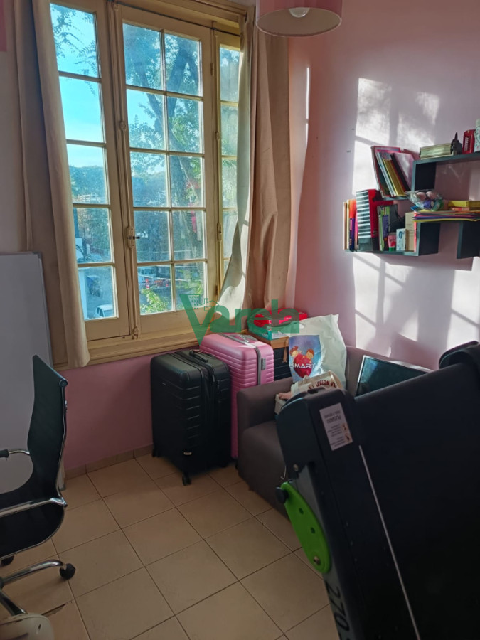 Casa ID.23075 - Casa en venta, Cordon sur, padron unico, a reciclar con 5 dorm