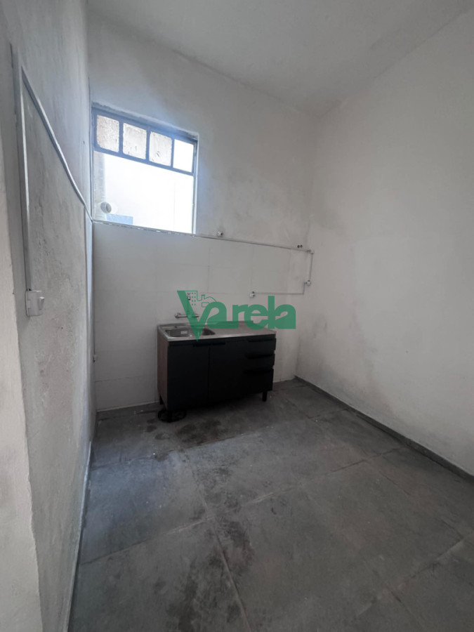 Casa ID.22112 - Venta casa La Blanqueada, 1 dorm y demás, posible local comercial