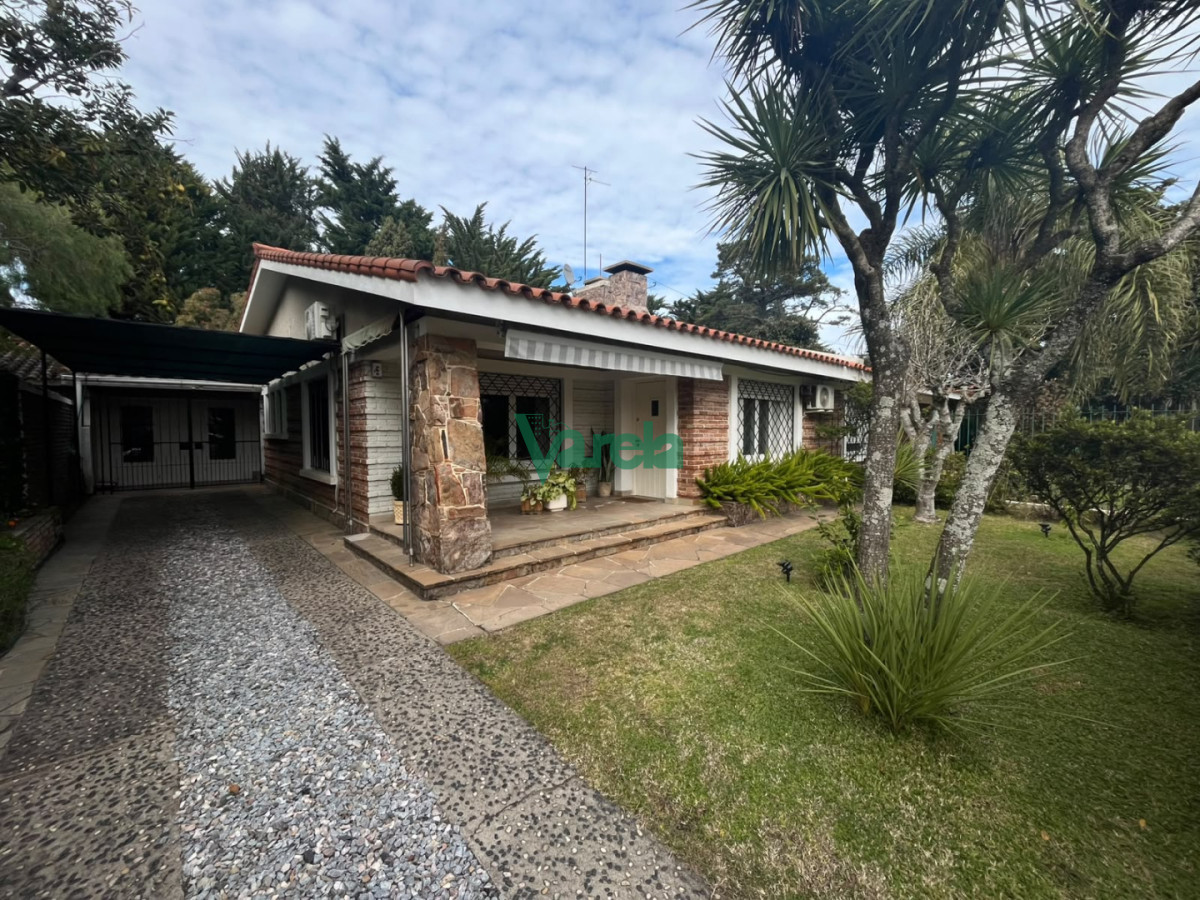 Casa ID.23115 - Residencia 3 dormitorios, 3 baños en Atlantida 