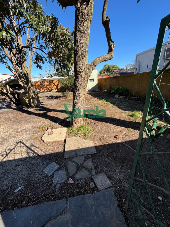 Casa ID.22659 - Excelente chale de tejas sobre avenida