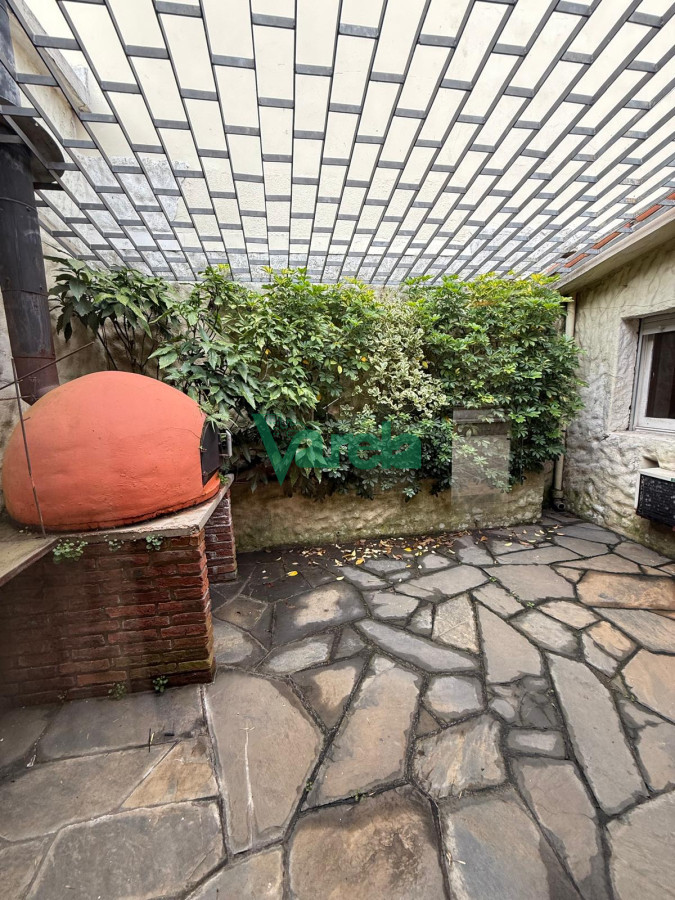 Casa ID.22745 - Alquiler de casa en Parque Batlle de 5 dormitorios 3 baños garage varios