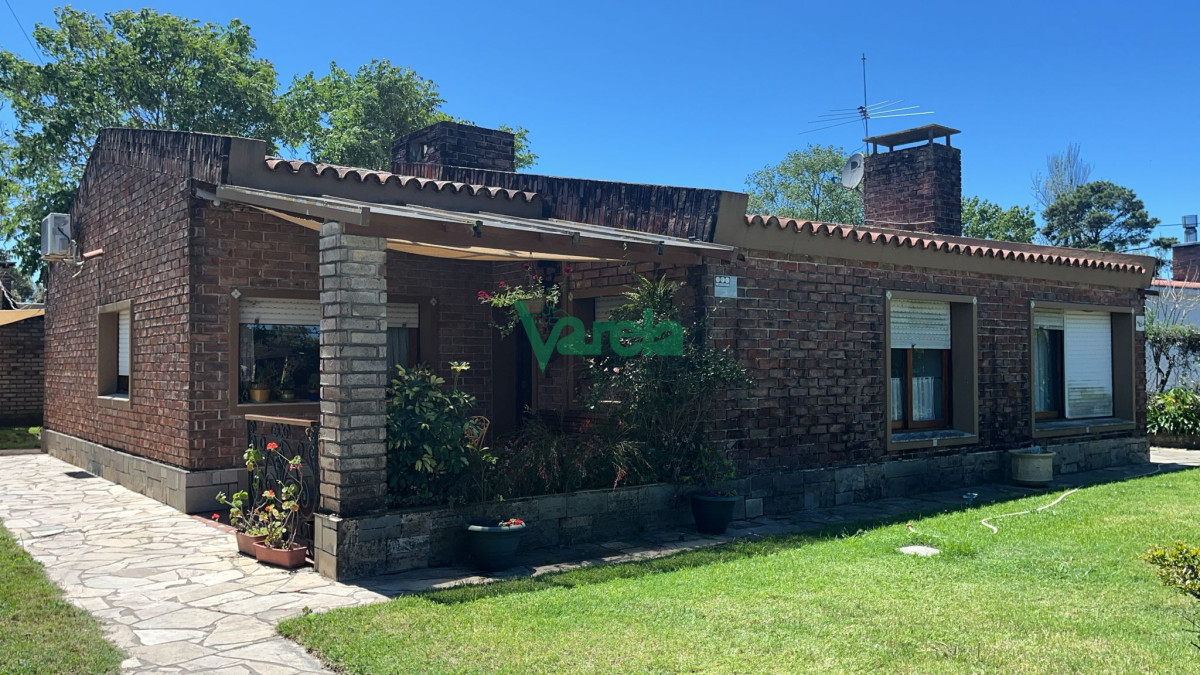 Casa ID.22417 - Casa Cuatro Dormitorios y Dos Baños al Sur 