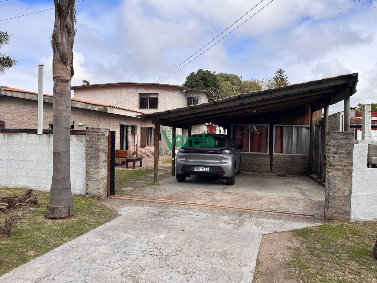 Casa ID.23074 - Casa en venta en Lagomar de 2 dormitorios, mas apto de 3 dorm
