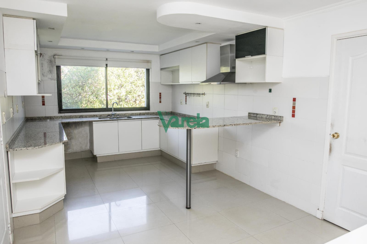 Casa ID.22898 - Casa en Alquiler Barrio privado Carmel 5 dormitorios 5 baños