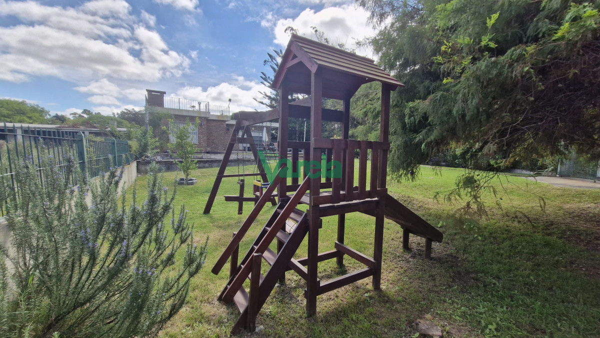 Casa ID.22587 - Casa venta Solymar sobre rambla, 2 dormitorios, fondo y  barbacoa